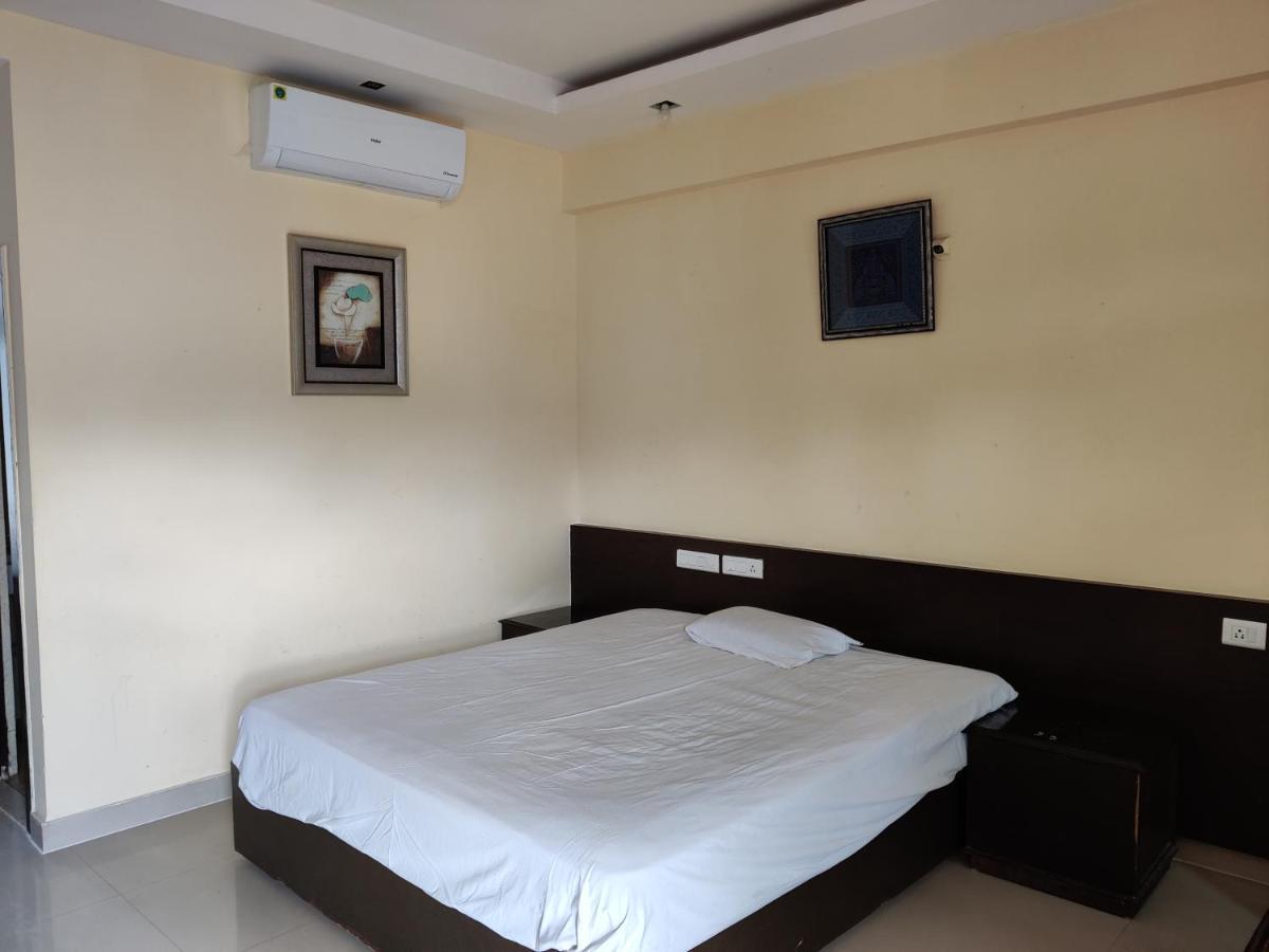 Fernandes Complex Hotel Bangalore Exterior foto