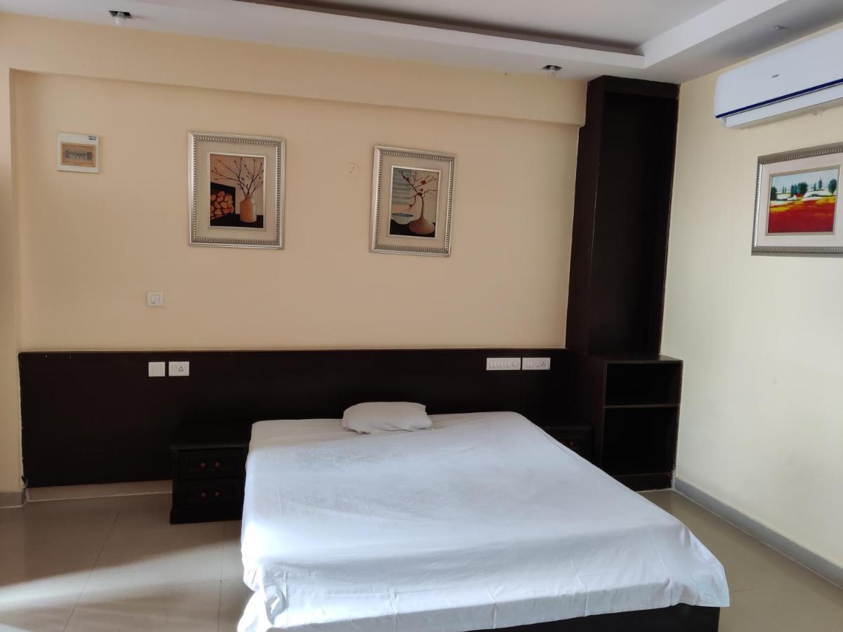 Fernandes Complex Hotel Bangalore Exterior foto