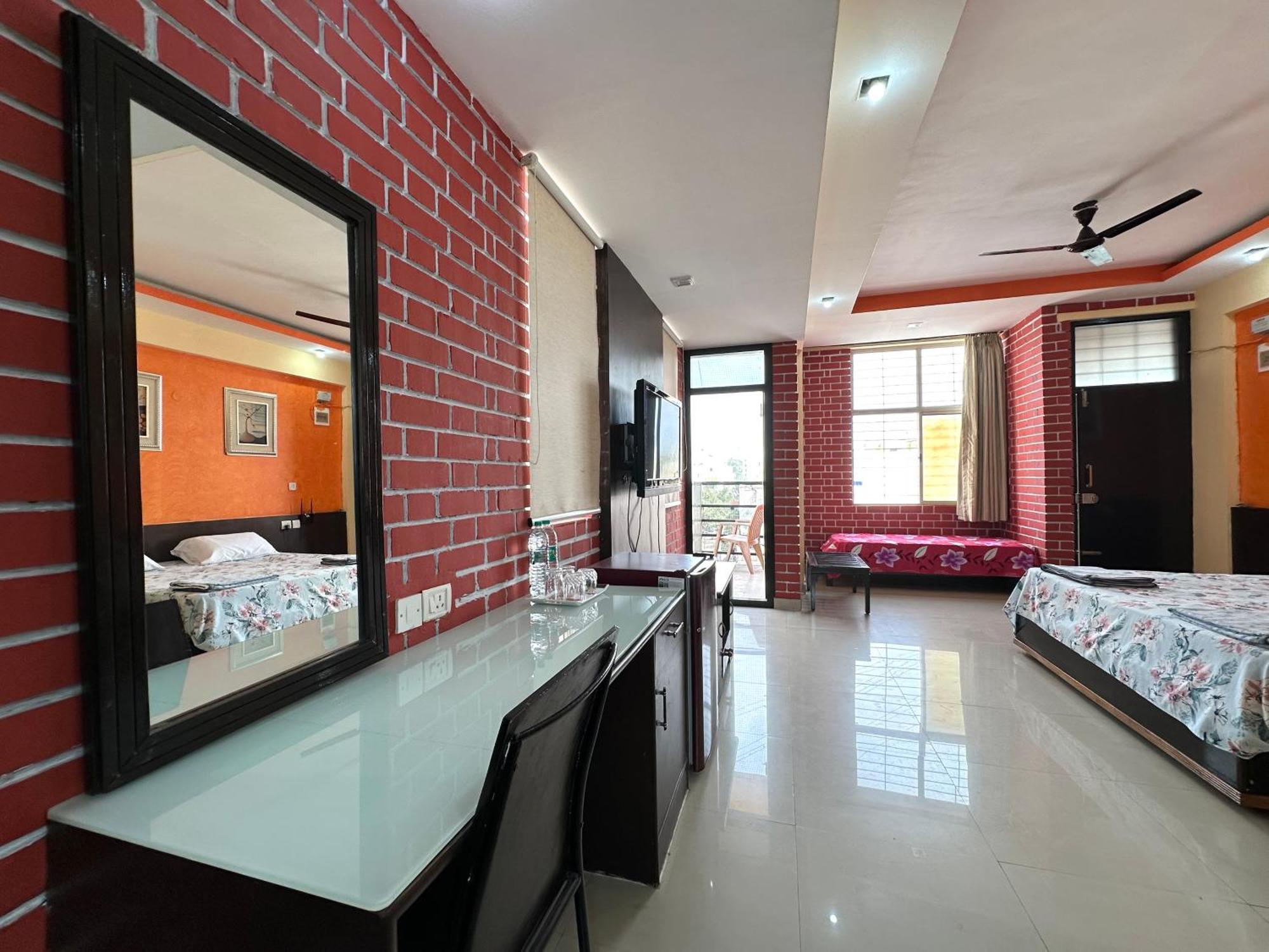 Fernandes Complex Hotel Bangalore Exterior foto